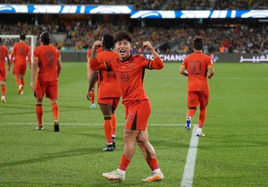 【】他在迪拜並列位於第10名